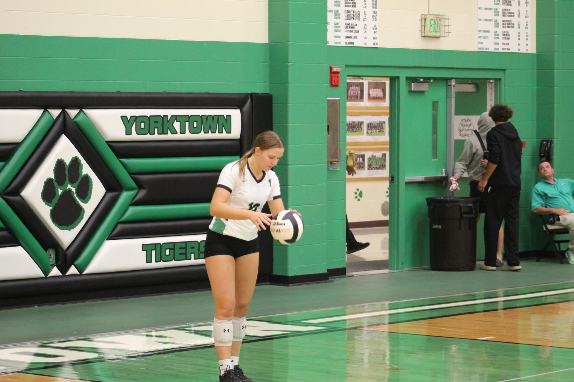 Varsity+Volleyball+Falls+to+Bellmont+and+Addi+Applegate+Reaches+1%2C000+Career+Digs