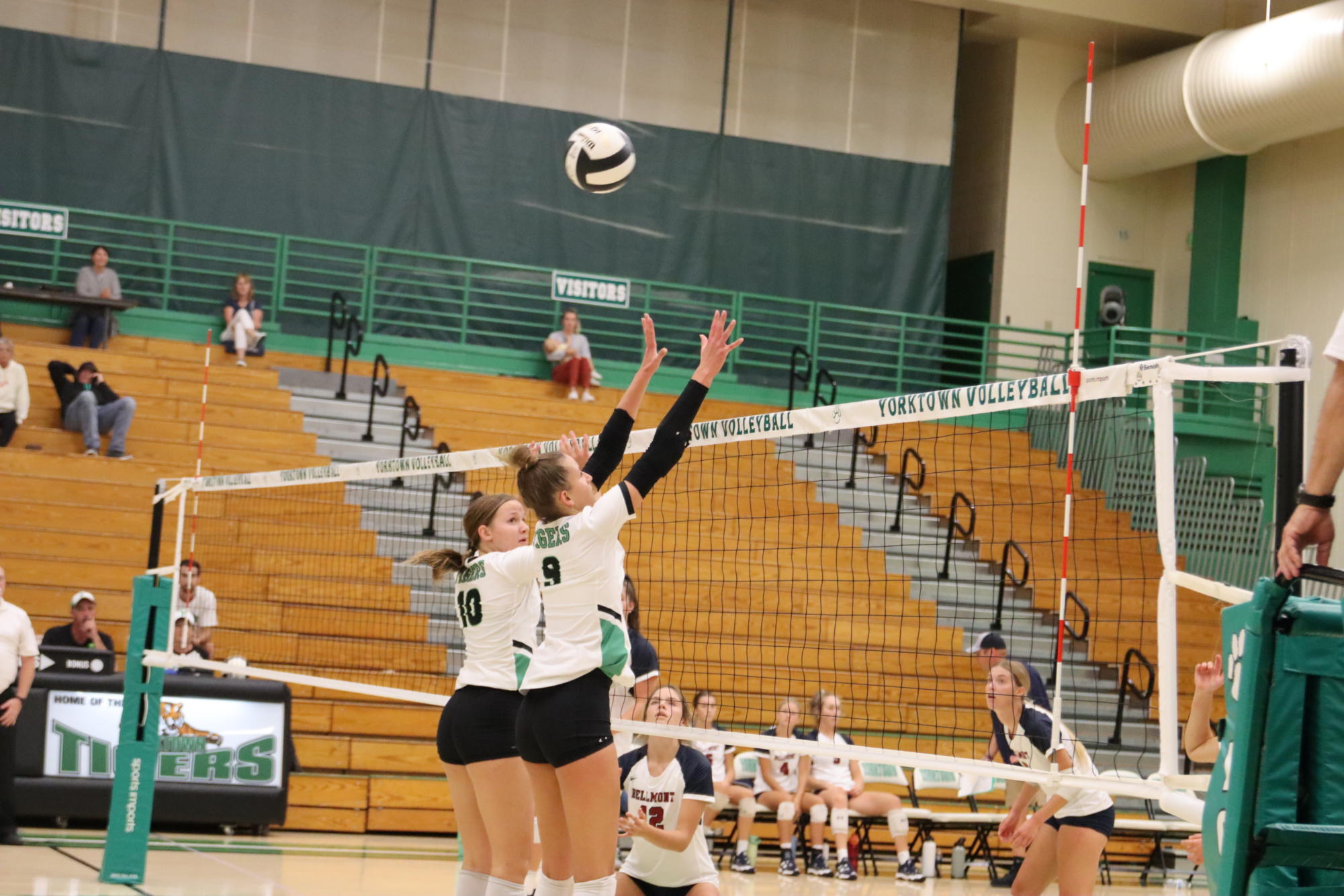 Varsity+Volleyball+Falls+to+Bellmont+and+Addi+Applegate+Reaches+1%2C000+Career+Digs