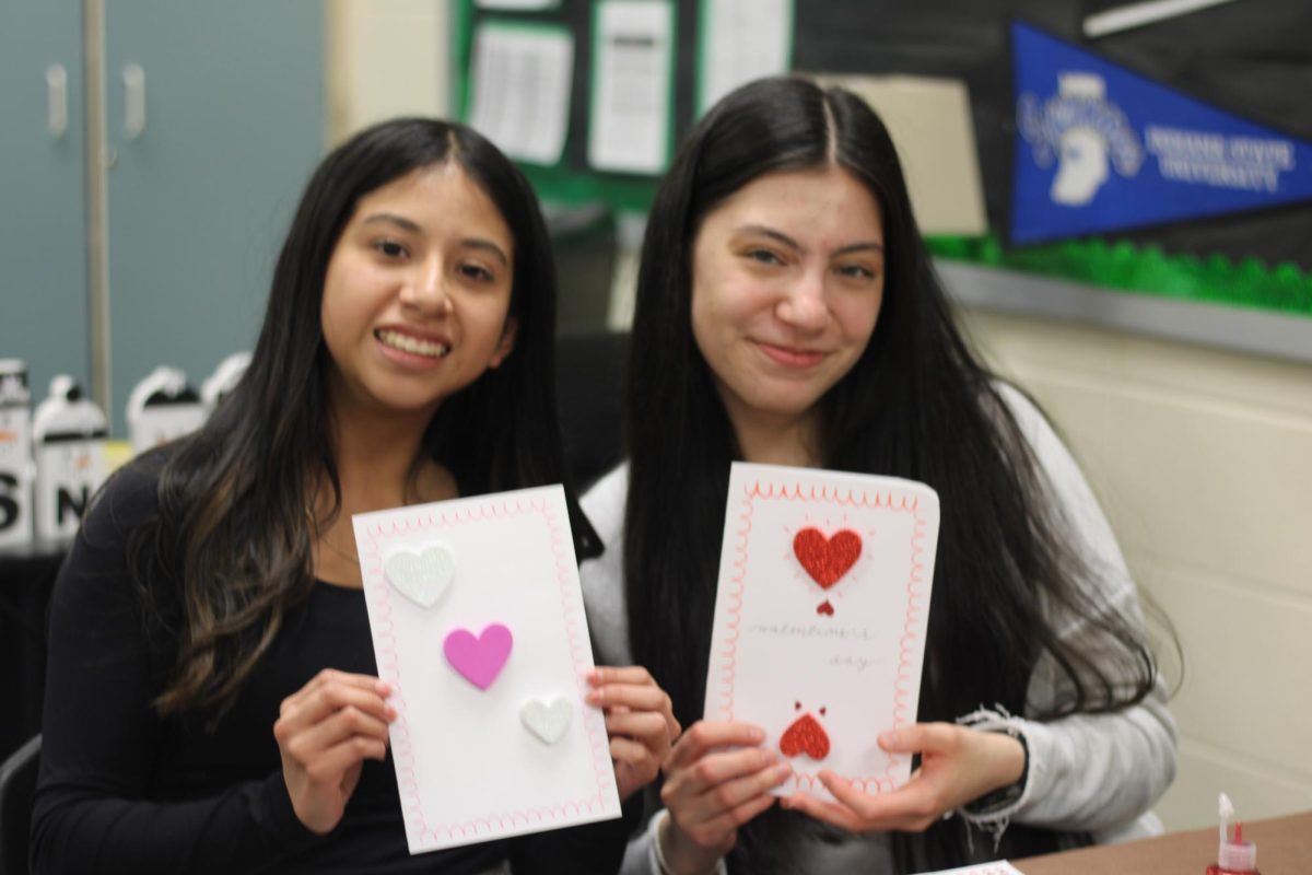 Key Club and Spanish Club Make Valentines Cards